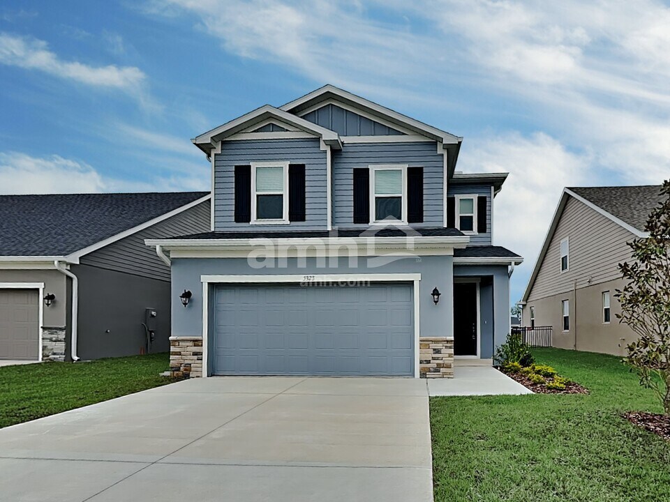 5323 Grindstone Run in Bradenton, FL - Foto de edificio