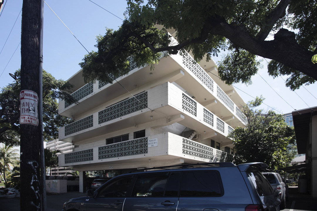 Kapiolani Breeze Apartments in Honolulu, HI - Building Photo