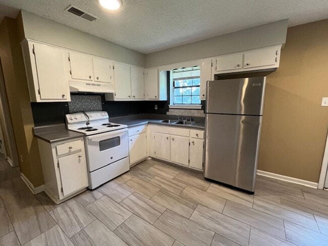 5009 Fleetwood Dr in Horn Lake, MS - Building Photo - Building Photo