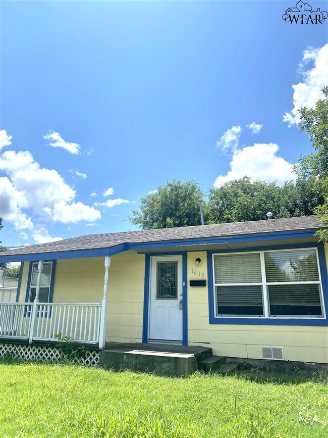 property at 1613 35th St