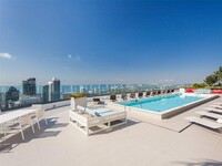 55 SW 9th St, Unit 3502 in Miami, FL - Foto de edificio - Building Photo