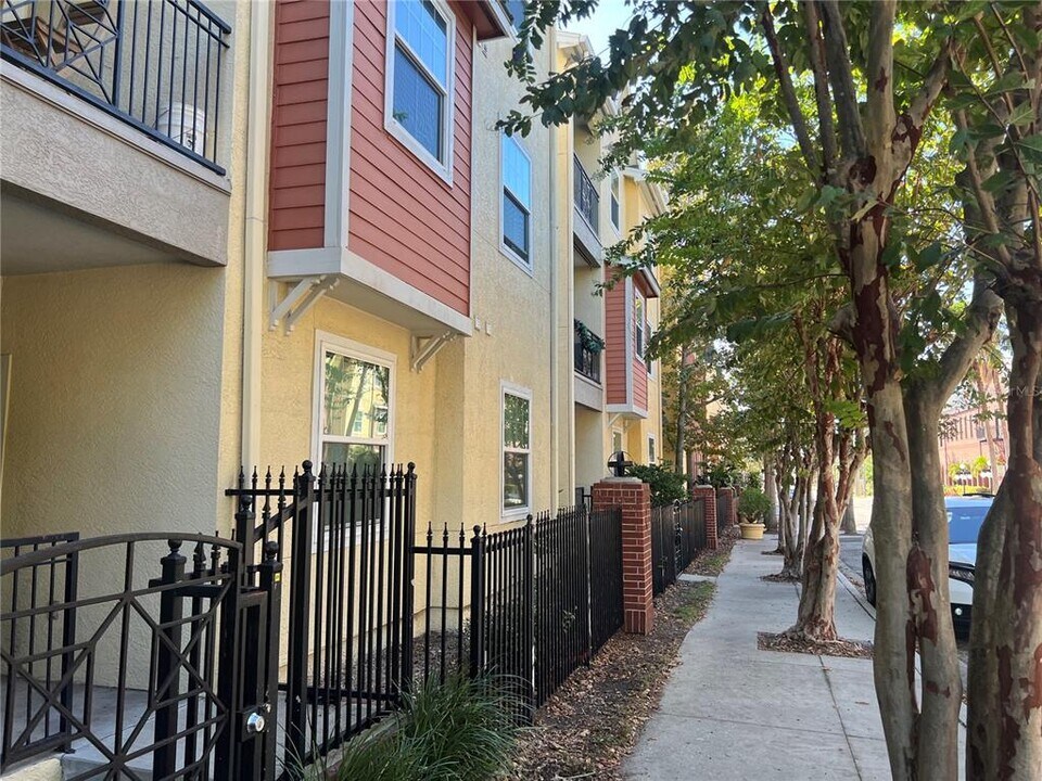 1910 E Palm Ave-Unit -11304 in Tampa, FL - Building Photo