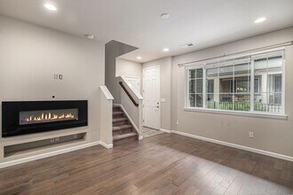 534 E Dry Creek Pl in Littleton, CO - Building Photo - Building Photo
