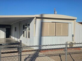 1949 E River Bend Cir in Bullhead City, AZ - Building Photo