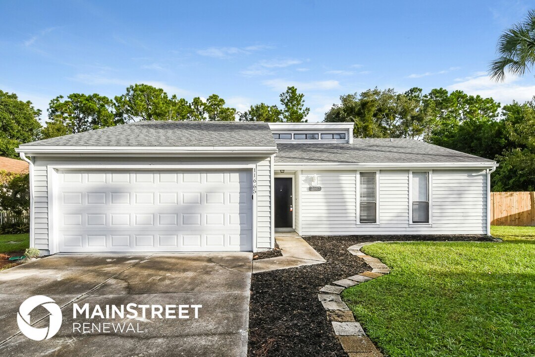 11665 Summer Tree Rd N in Jacksonville, FL - Building Photo