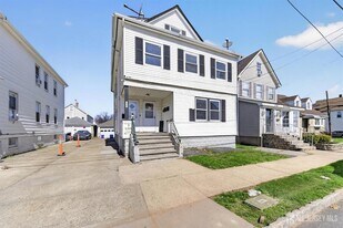125 Lowell St, Unit 1st in Carteret, NJ - Building Photo
