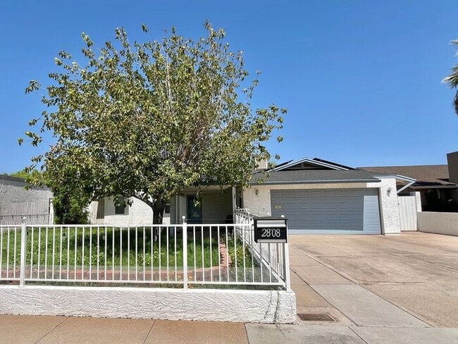 property at 2808 W Morten Ave
