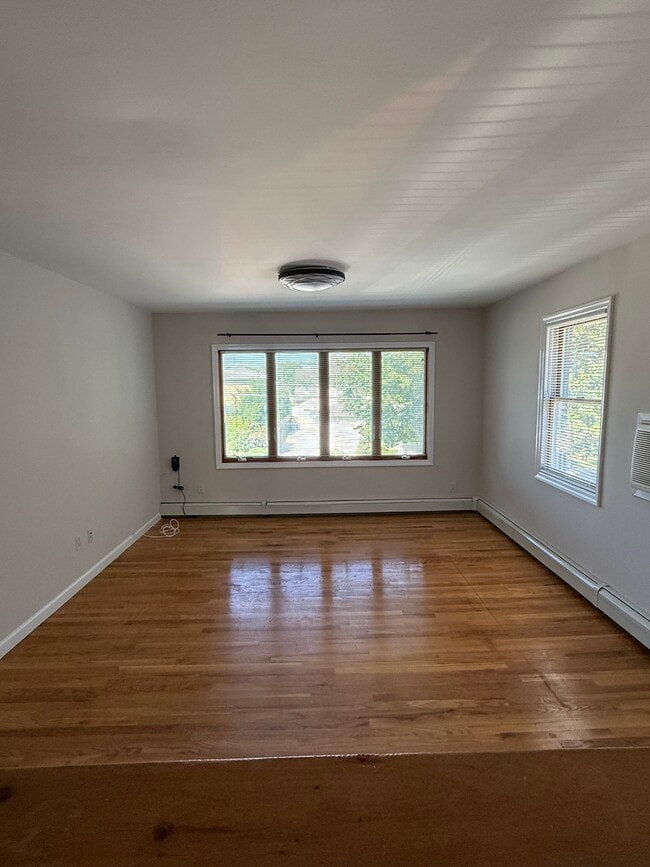117 Jefferson Ave, Unit 117 in Mineola, NY - Foto de edificio - Building Photo