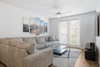 1900 Barton Springs Rd in Austin, TX - Foto de edificio - Building Photo