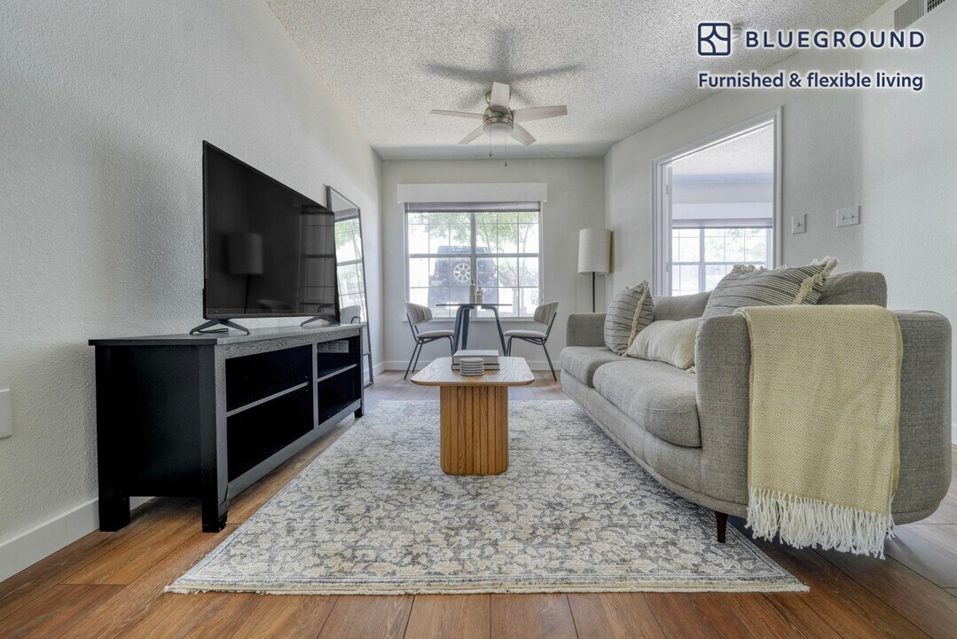 10001 N Capital of Texas Hwy in Austin, TX - Building Photo