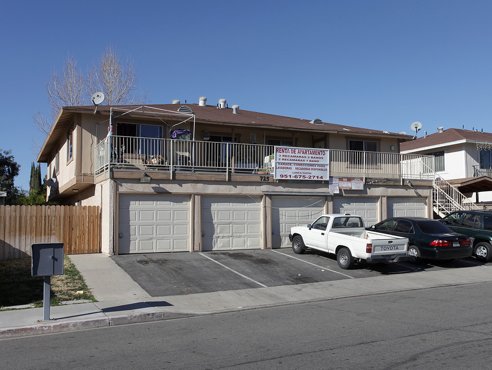 725 Quail Dr in Lake Elsinore, CA - Building Photo