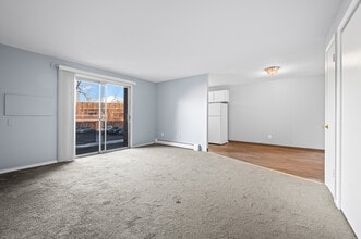 140 Silver Ln in East Hartford, CT - Foto de edificio - Building Photo