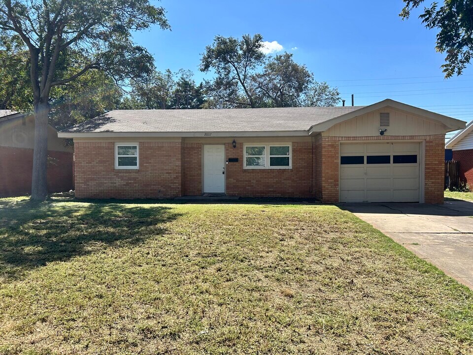 2807 60th St in Lubbock, TX - Building Photo