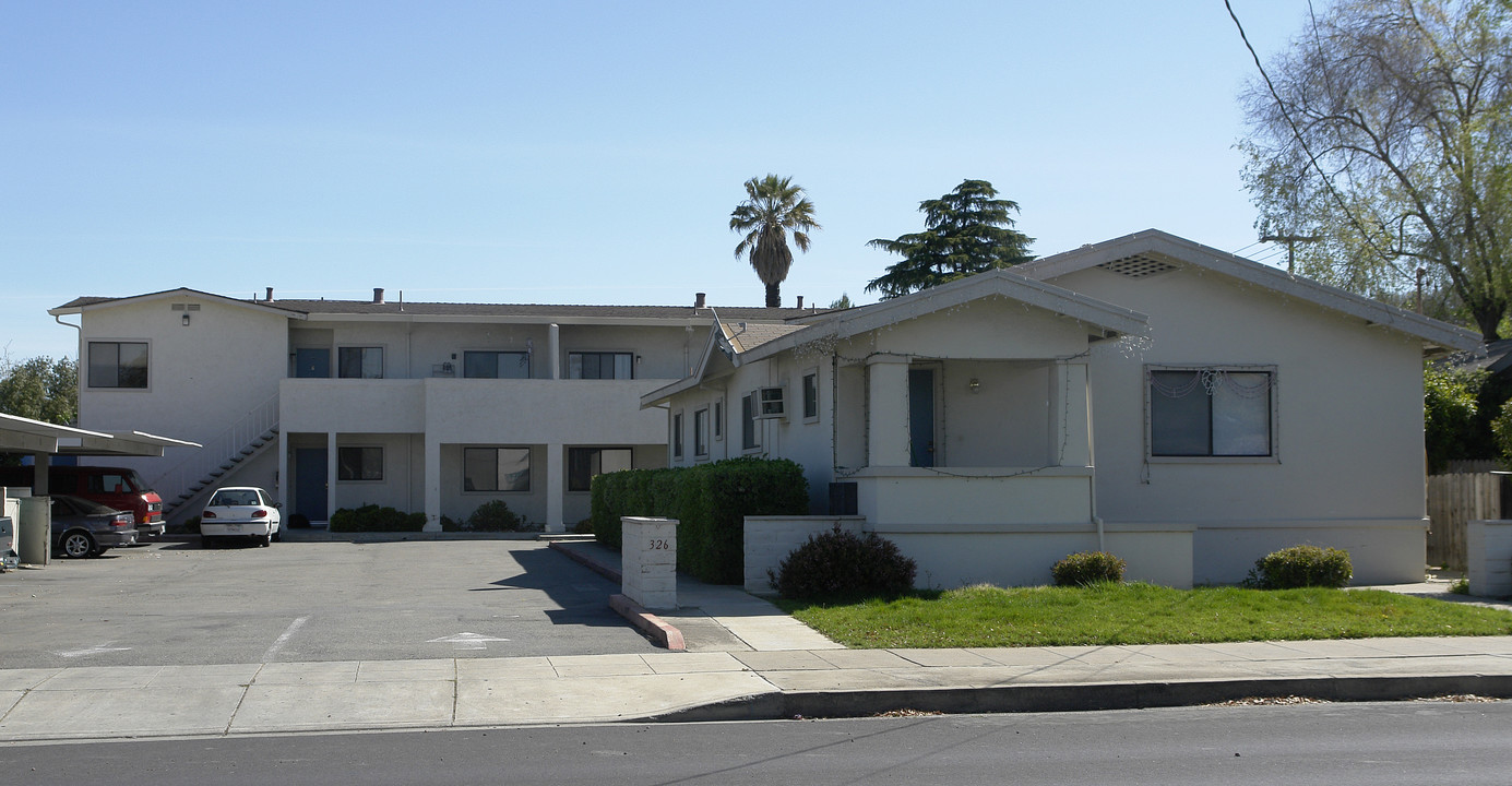 326-330 N L St in Livermore, CA - Foto de edificio