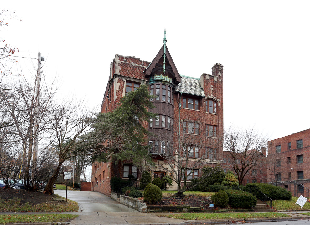 Westmont Apartments in Akron, OH - Building Photo