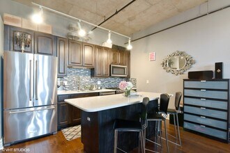 6 S Laflin St, Unit 901 in Chicago, IL - Foto de edificio - Building Photo