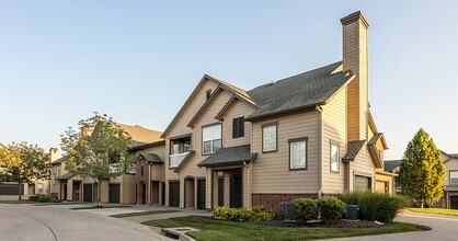 The Manor Homes of Arborwalk Apartments in Lee's Summit, MO - Foto de edificio - Building Photo