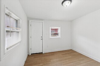 2054 W Glenwood Ave in Philadelphia, PA - Building Photo - Building Photo