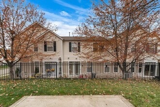 102 Kingston Terrace Ct in St. Charles, MO - Building Photo - Building Photo