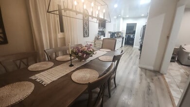 15358 Leadwell St in Los Angeles, CA - Building Photo - Building Photo