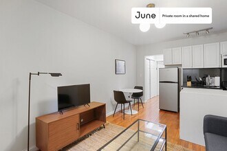 Private bedroom in 2 bed/1 bath Home in New York, NY - Building Photo - Building Photo