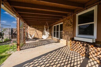 7102 Lyons Rd in Garland, TX - Building Photo - Building Photo