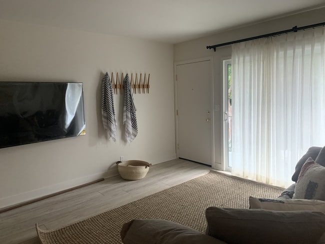 22357 Pacific Coast Hwy, Unit 2 in Malibu, CA - Building Photo - Building Photo