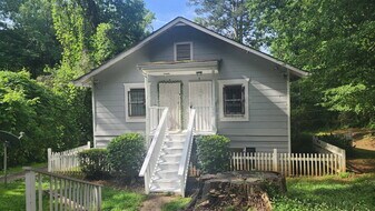 2284 Alvin Dr NW in Atlanta, GA - Building Photo