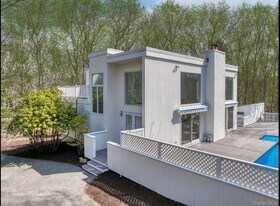 17 Lyme Ln in East Hampton, NY - Building Photo