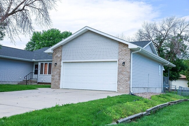 2430 N Howard Ave in Grand Island, NE - Building Photo - Building Photo
