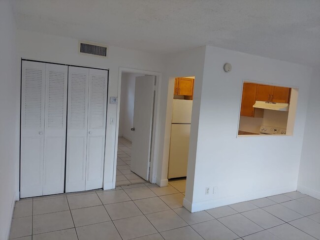 241 SE 9th Ave in Pompano Beach, FL - Building Photo - Building Photo