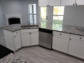 7576 Windsor Oaks, Unit 7576 in San Antonio, TX - Foto de edificio - Building Photo