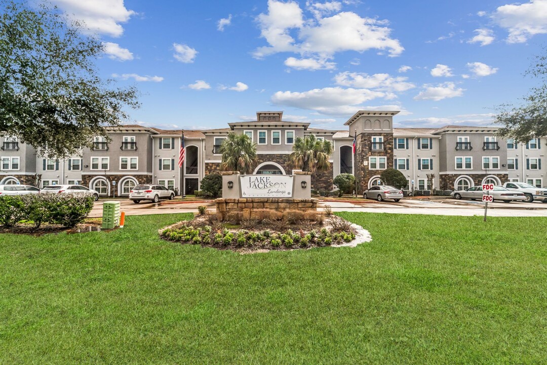 Lake Jackson Landings (55+) in Lake Jackson, TX - Building Photo