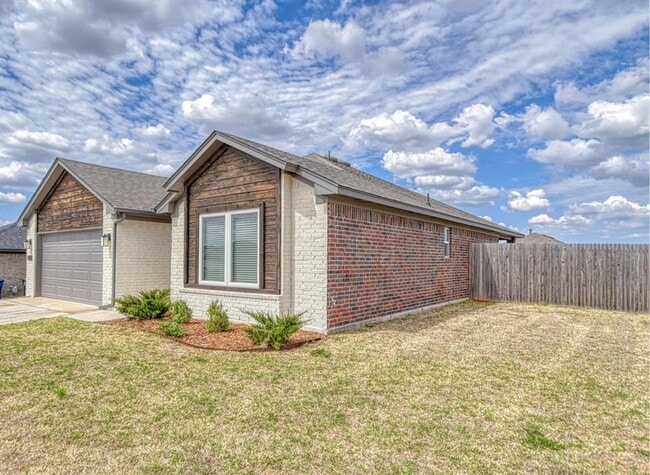 275 Jennifer Dr in Blanchard, OK - Building Photo - Building Photo