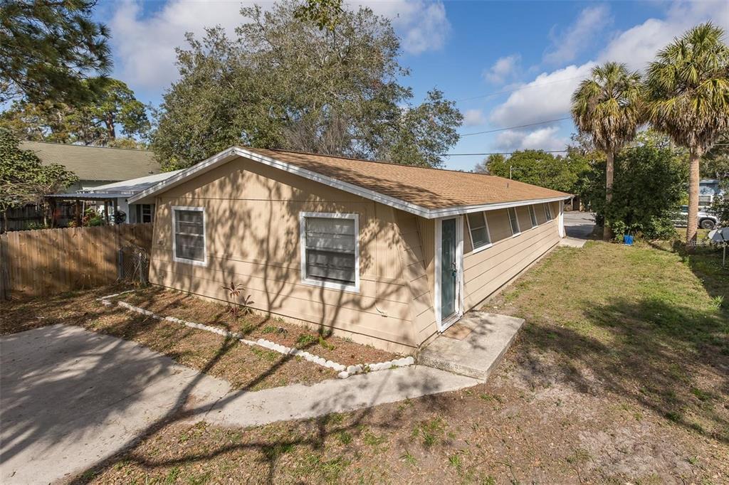 5752 Virginia Ave in New Port Richey, FL - Building Photo