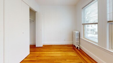 58 Wilbur St, Unit 1 in Everett, MA - Foto de edificio - Building Photo