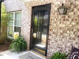 811 Colony Dr, Unit E 66 in Charleston, SC - Building Photo