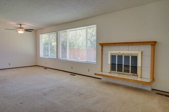 1921 Edmonds Dr SE in Renton, WA - Building Photo - Building Photo