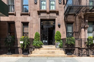 55-57 E 76th St in New York, NY - Foto de edificio - Building Photo