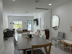 365 NE 87th St in El Portal, FL - Building Photo - Building Photo