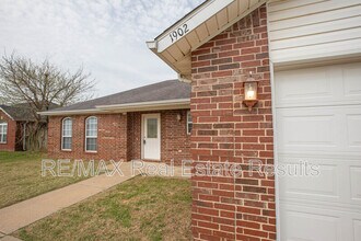 1902 SW Fremont Rd in Bentonville, AR - Building Photo - Building Photo