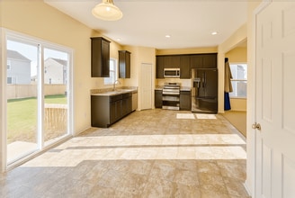 5321 Karst Cir in Ashville, OH - Building Photo - Building Photo