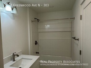 10737 Greenwood Ave N in Seattle, WA - Building Photo - Building Photo