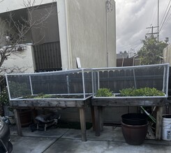 14119 Erwin St in Van Nuys, CA - Foto de edificio - Building Photo
