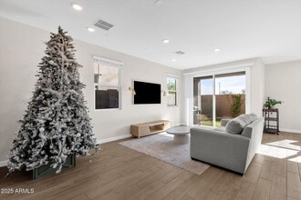 5823 E Rose Garden Ln in Phoenix, AZ - Building Photo - Building Photo