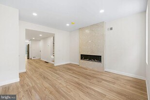 1124 Dunton St in Philadelphia, PA - Building Photo