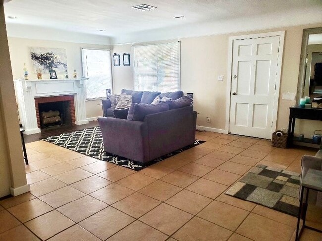 10134 Walnut Ave in South Gate, CA - Building Photo - Building Photo