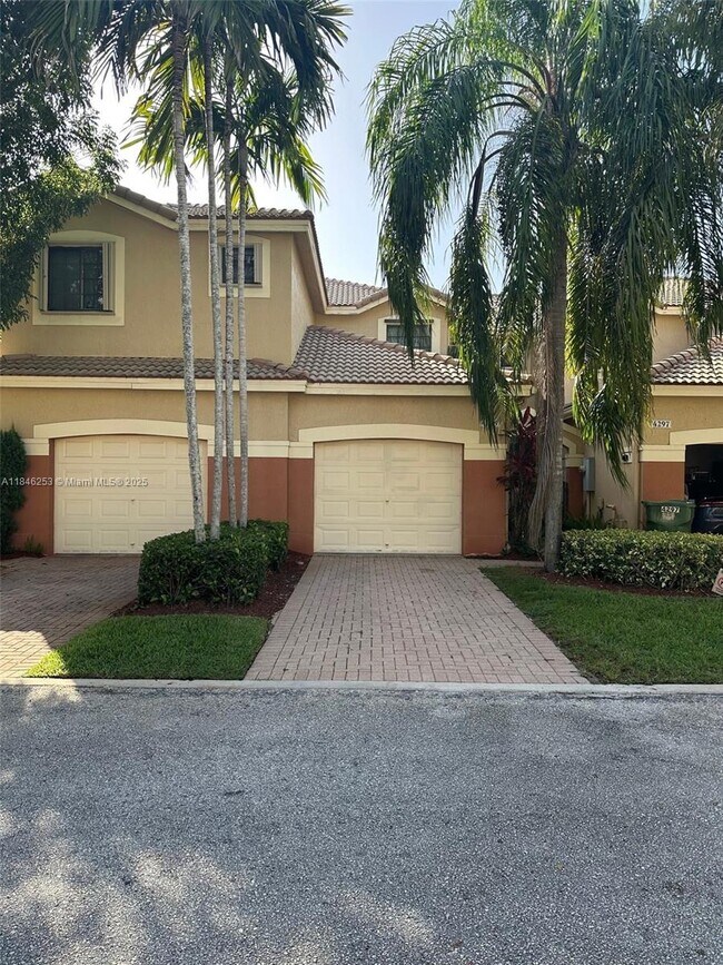 property at 4295 Vineyard Cir