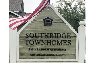 SOUTHRIDGE TOWNHOMES in Kasson, MN - Building Photo - Building Photo