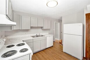 234 Mansfield Ave in Willimantic, CT - Building Photo